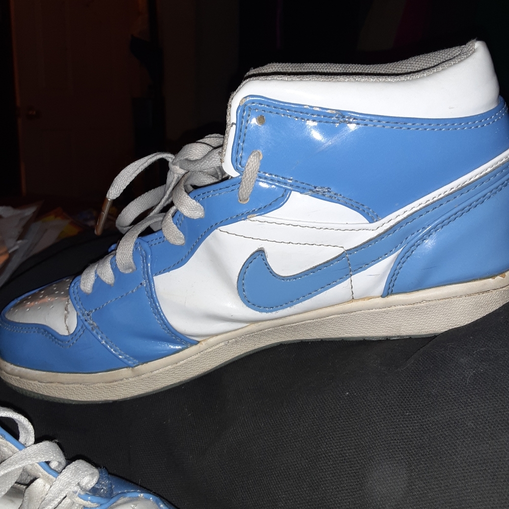 Sneakers - Picture 2 of 2